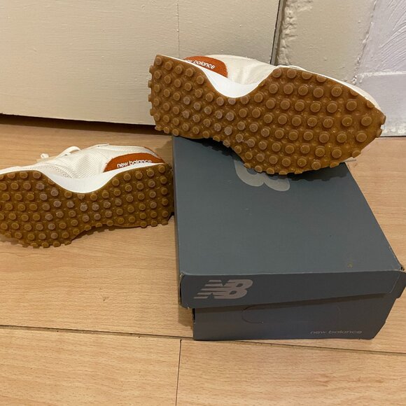 NWT New Balance 327 Retro 70s Sneakers in Sea Salt with Rust Oxide Size 6.5 - Picture 7 of 8